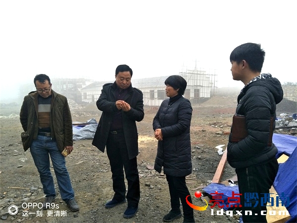 ,黔西南州人大常委會副主任劉興吉到安龍萬畝白芨種植基地就白芨研發中心基礎設施建設進展情況進行調研